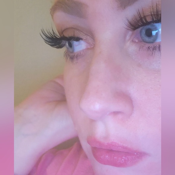 Lashes- Natural Eyelashes - Picture 8 of 8